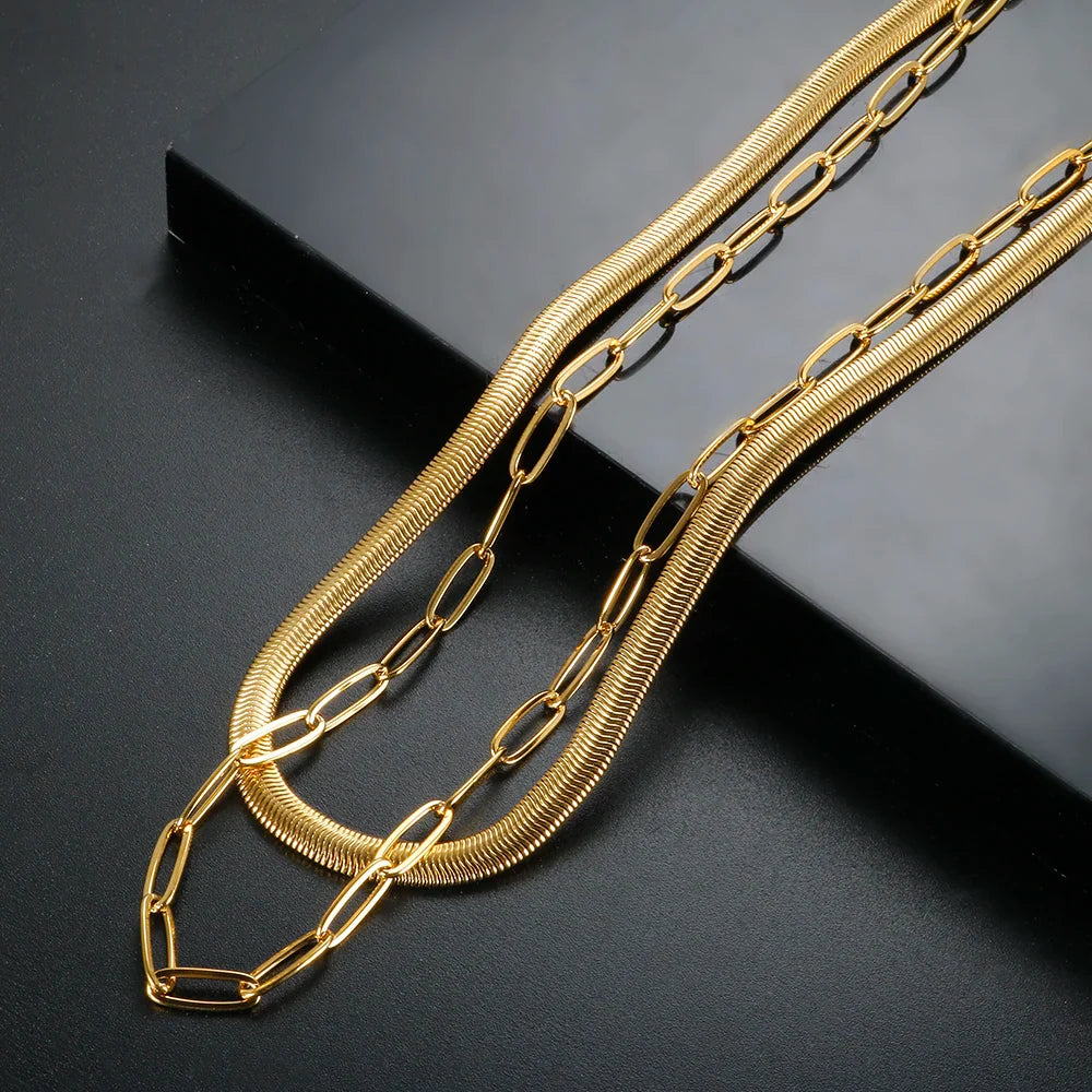 Colar Duplo Capri Banhado em Ouro 18k - Fundo Colorido