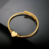Bracelete Coração Banhado em Ouro 18k - Fundo Preto