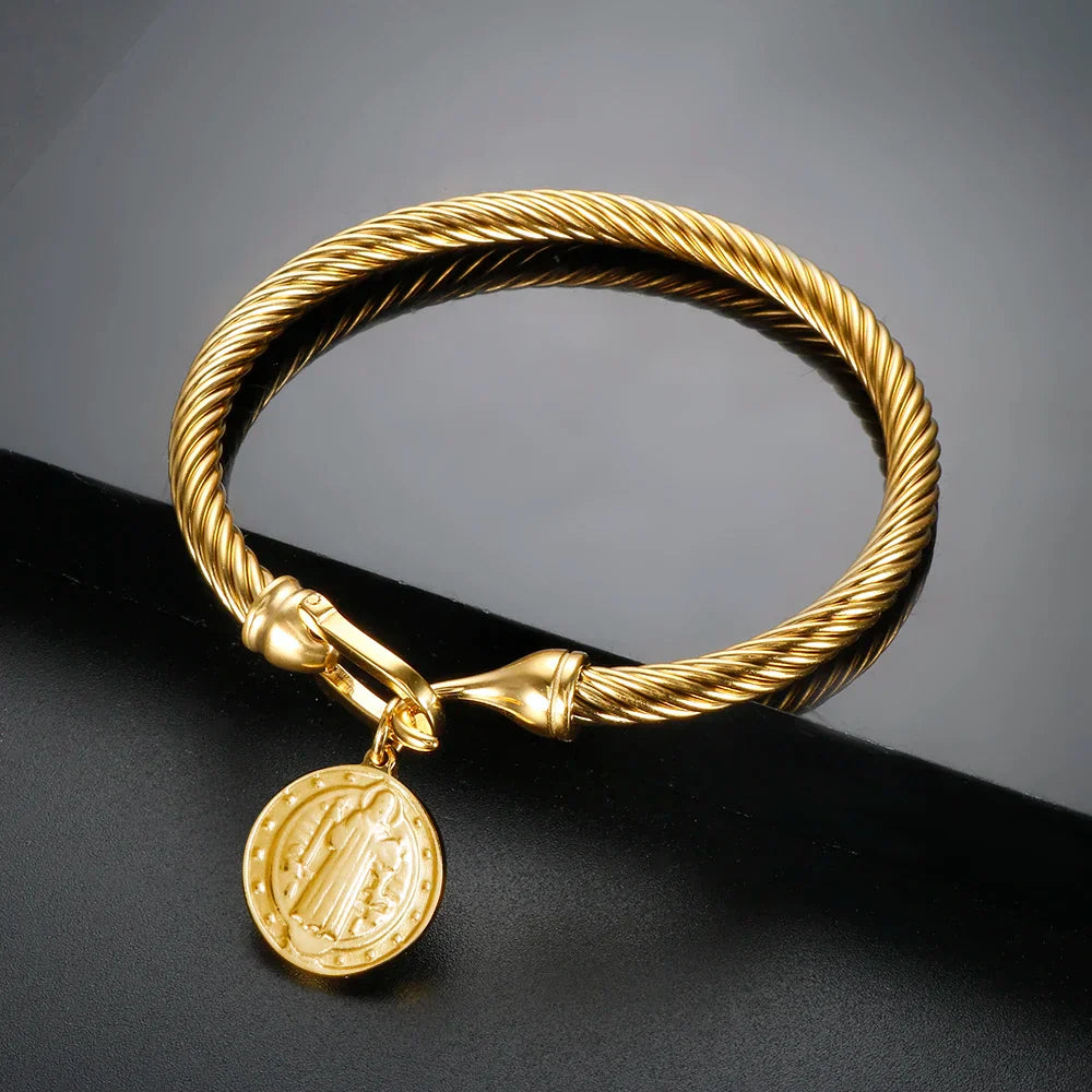 Pulseira de São Bento Banhado em Ouro 18k - Fundo Preto
