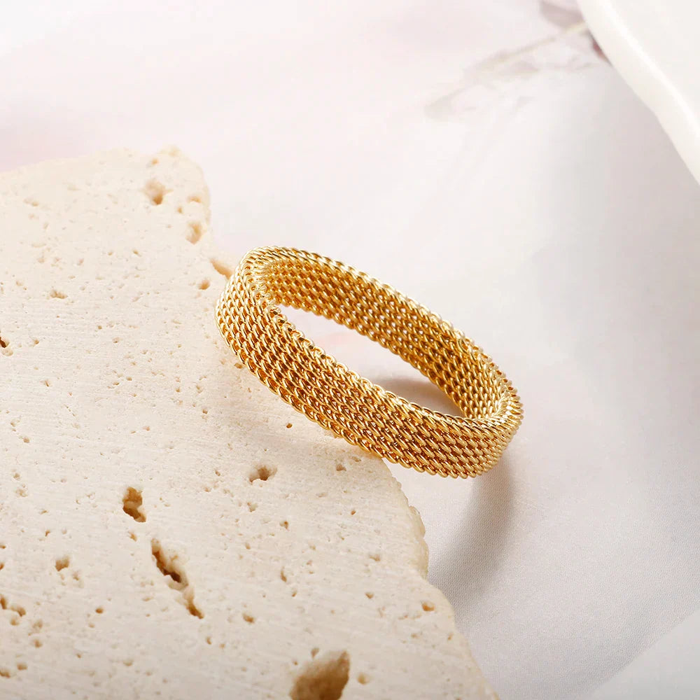 Anel Malha Whole Banhado em Ouro 18k - Fundo Colorido