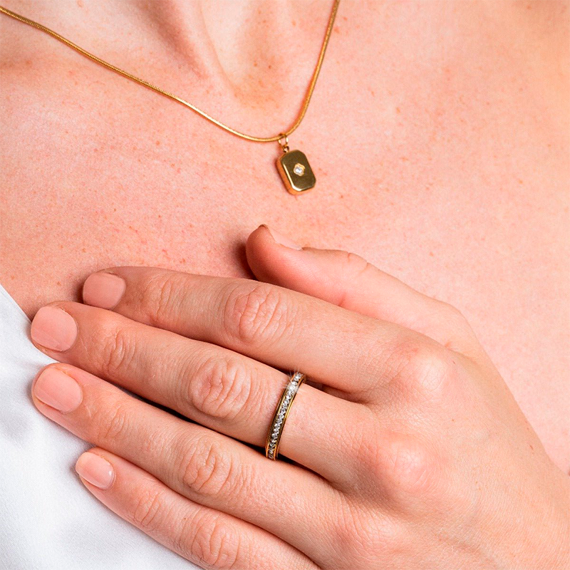 Anel Pedras Radiantes Banhado em Ouro 18k - Modelo