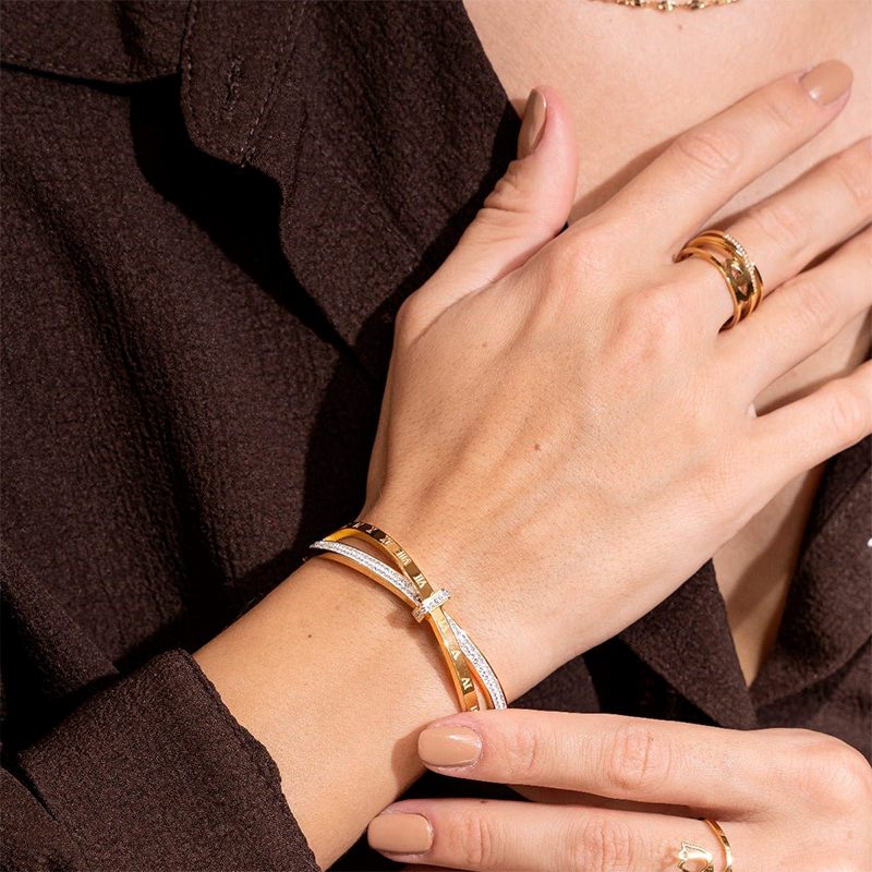 Bracelete Romano Luxo Banhado em Ouro 18k - Modelo 1