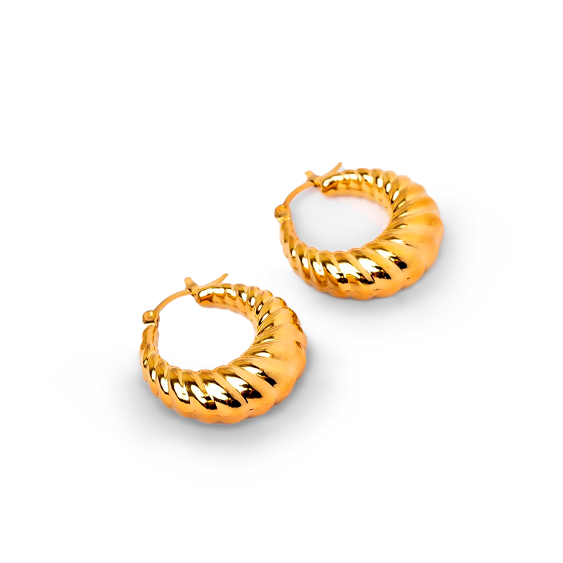 Brinco de Argola Conchinha Banhado em Ouro 18k - Fundo Branco
