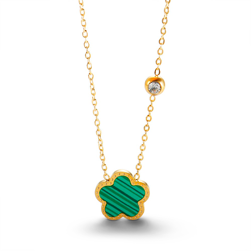 Colar Trevo Ivy Banhado em Ouro 18k - Fundo Branco